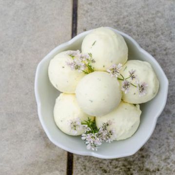 Sorvete de Limo com Flores de Coentro