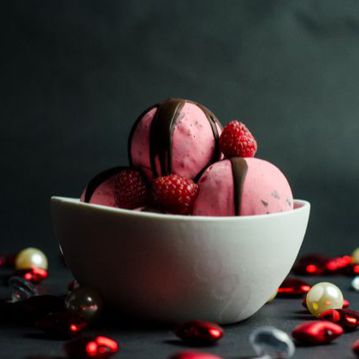 Sorvete de Framboesa com pedaos de chocolate